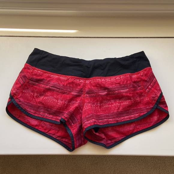 🦄 Lululemon Run: Speed Short in Make Davie Run Crazy Print / Black - Picture 4 of 8